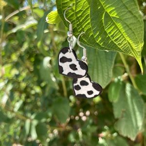 heart cow print earrings🐄